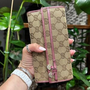 Vintage Gucci GG Canvas Wallet Pink Leather Heart Charm Y2K